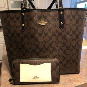 Coach purse w matching wallet & bag included
